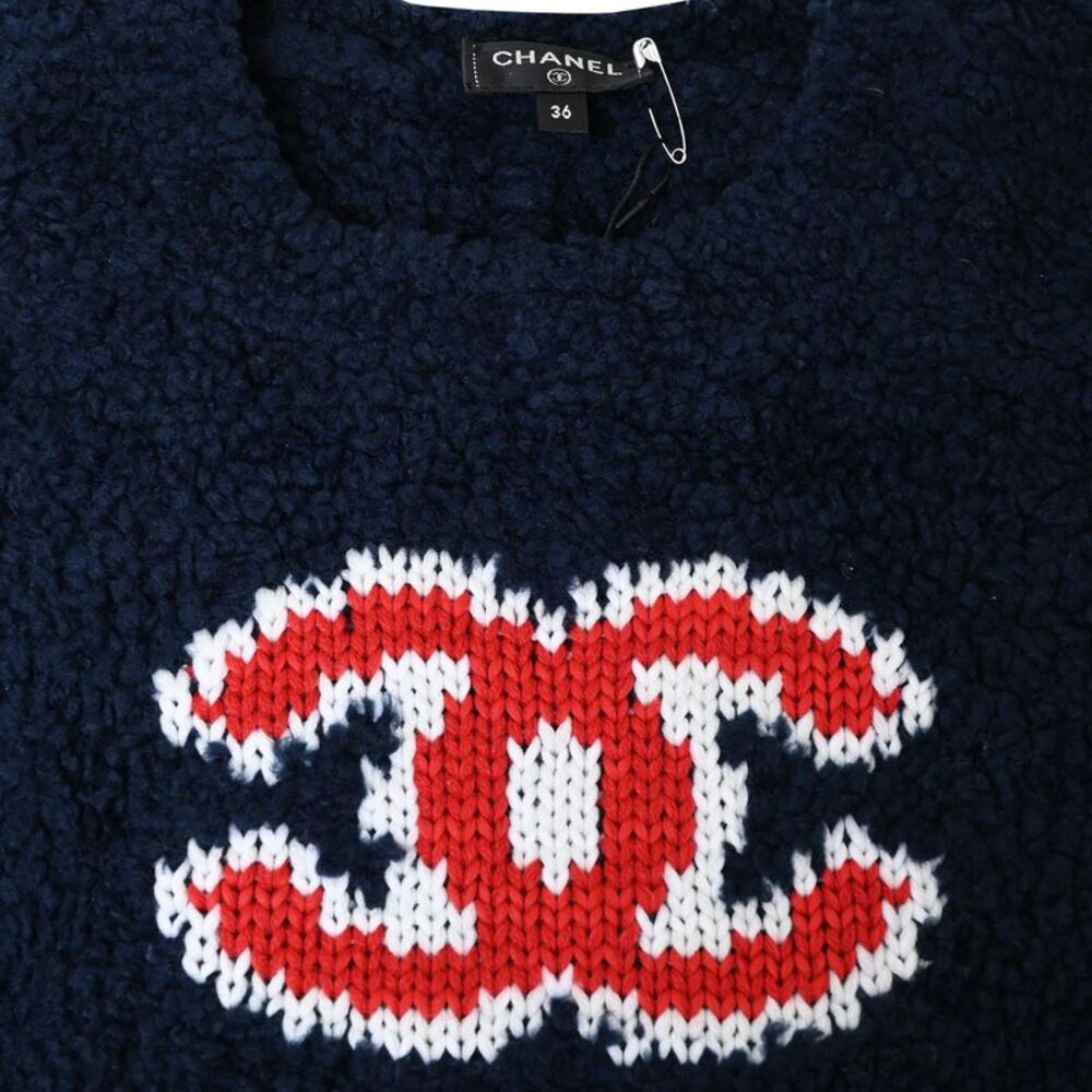 Chanel CC Embroidered Sheared Sweater in Navy Blue Wool - Picture 5 of 5